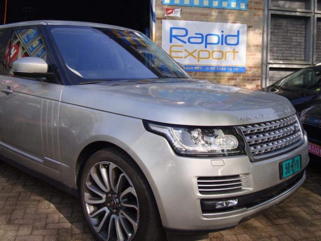 Land Rover Range Rover SVAutobiography voor de deur bij Garage Rapid in Haarlem