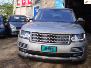 Land Rover Range Rover SVAutobiography voor de deur bij Garage Rapid in Haarlem