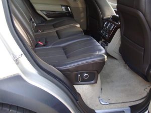 Land Rover Range Rover SVAutobiography voor de deur bij Garage Rapid in Haarlem